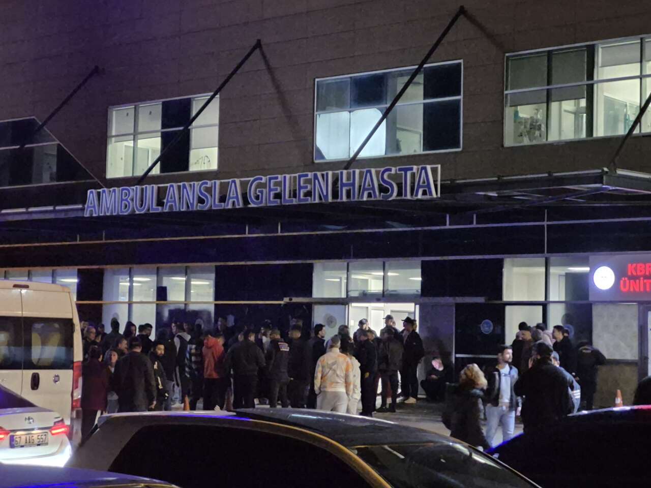 Sokak ortasında kurşun yağdırdı! Karısını ve 27 yaşındaki genci vurdu 4